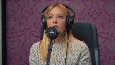 Meloni, che strigliata al suo staff. Il fuorionda da Fedez: “Famme finì”