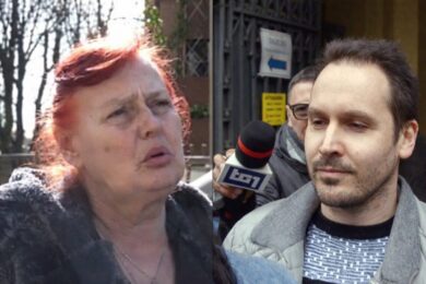 Garlasco, la vicina smentisce tutto: “Nessuna salsa nei garage”. Nuovi dubbi su Sempio