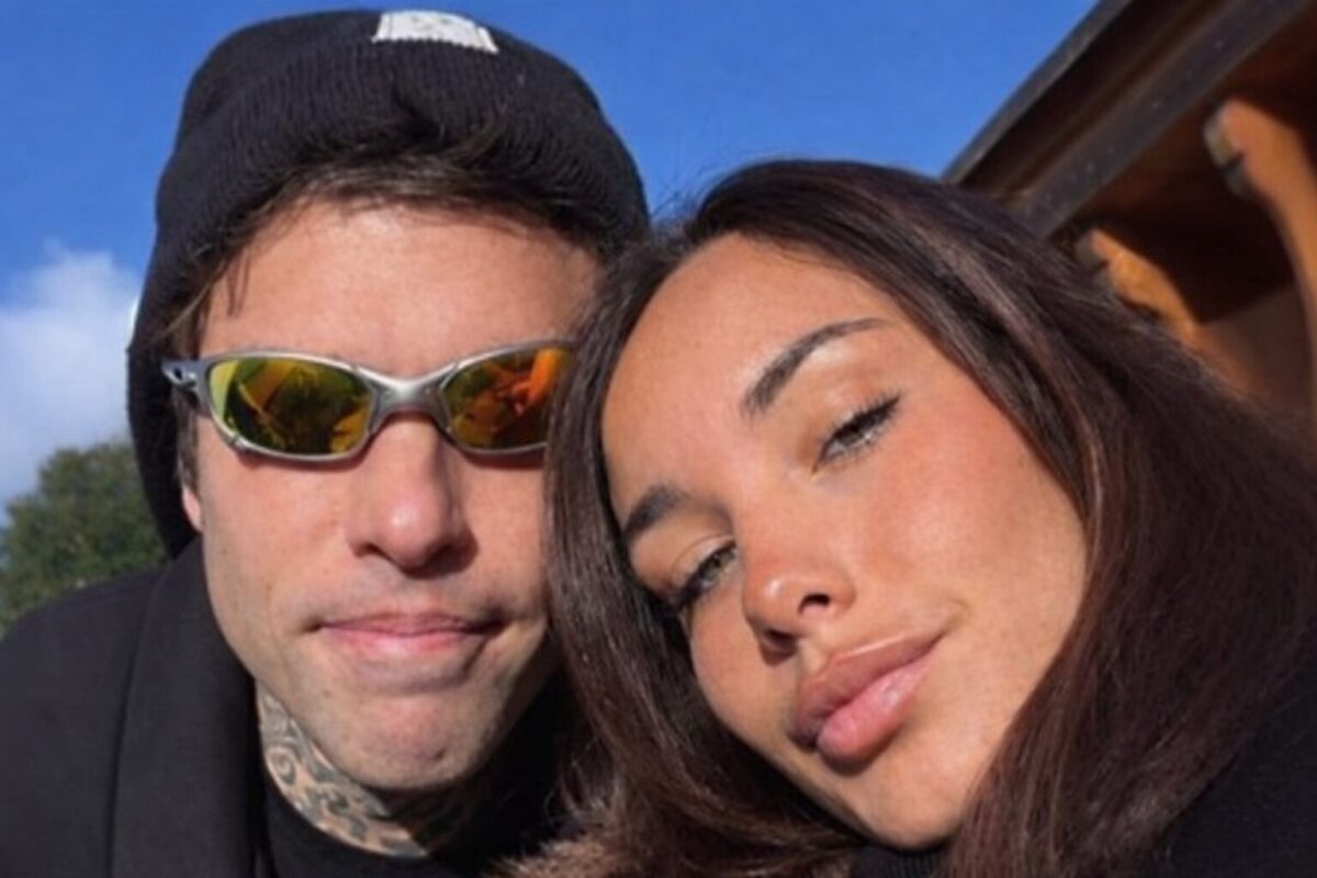 Fedez e Chiara Ferragni tornano insieme per la festa di Leone, ma l’attenzione è su Giulia Honegger: la nuova compagna del rapper è incinta? Gli ultimi rumor Fedez e Chiara Ferragni tornano insieme per la festa di Leone, ma l’attenzione è su Giulia Honegger: la nuova compagna del rapper è incinta? Gli ultimi rumor