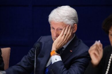 Epstein, Clinton rompe e tira in ballo Trump: cosa ha detto in Commissione