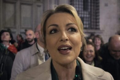 Manifestazione a Roma, Francesca Pascale ad Affaritaliani: “Una piazza per la giusta fine del dittatore: è ciò che il popolo si aspettava. Pd assente? Partito ipocrita come del resto lo è la Sinistra”