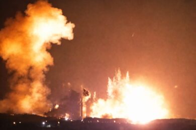 Trump bombarda Teheran e pubblica il video, le immagini delle esplosioni