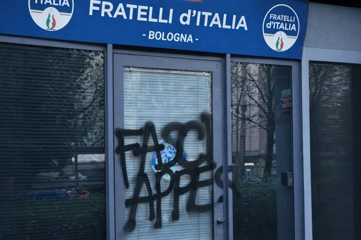FdI, minacce sulla nuova sede a Bologna: “Fasci appesi” FdI, minacce sulla nuova sede a Bologna: “Fasci appesi”