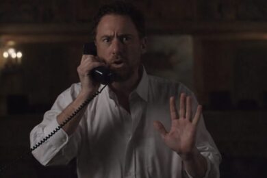 Referendum Giustizia, Elio Germano cita a teatro Gigi Proietti. VIDEO