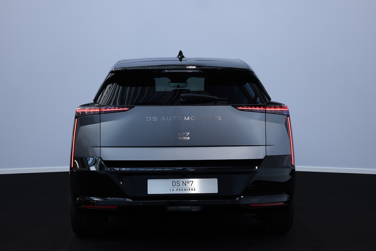 DS N°7, il SUV francese che punta su lusso e autonomia