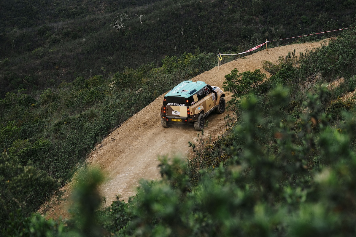 Defender Rally trionfa in Portogallo con Peterhansel leader