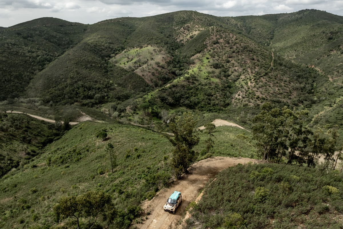 Defender Rally trionfa in Portogallo con Peterhansel leader