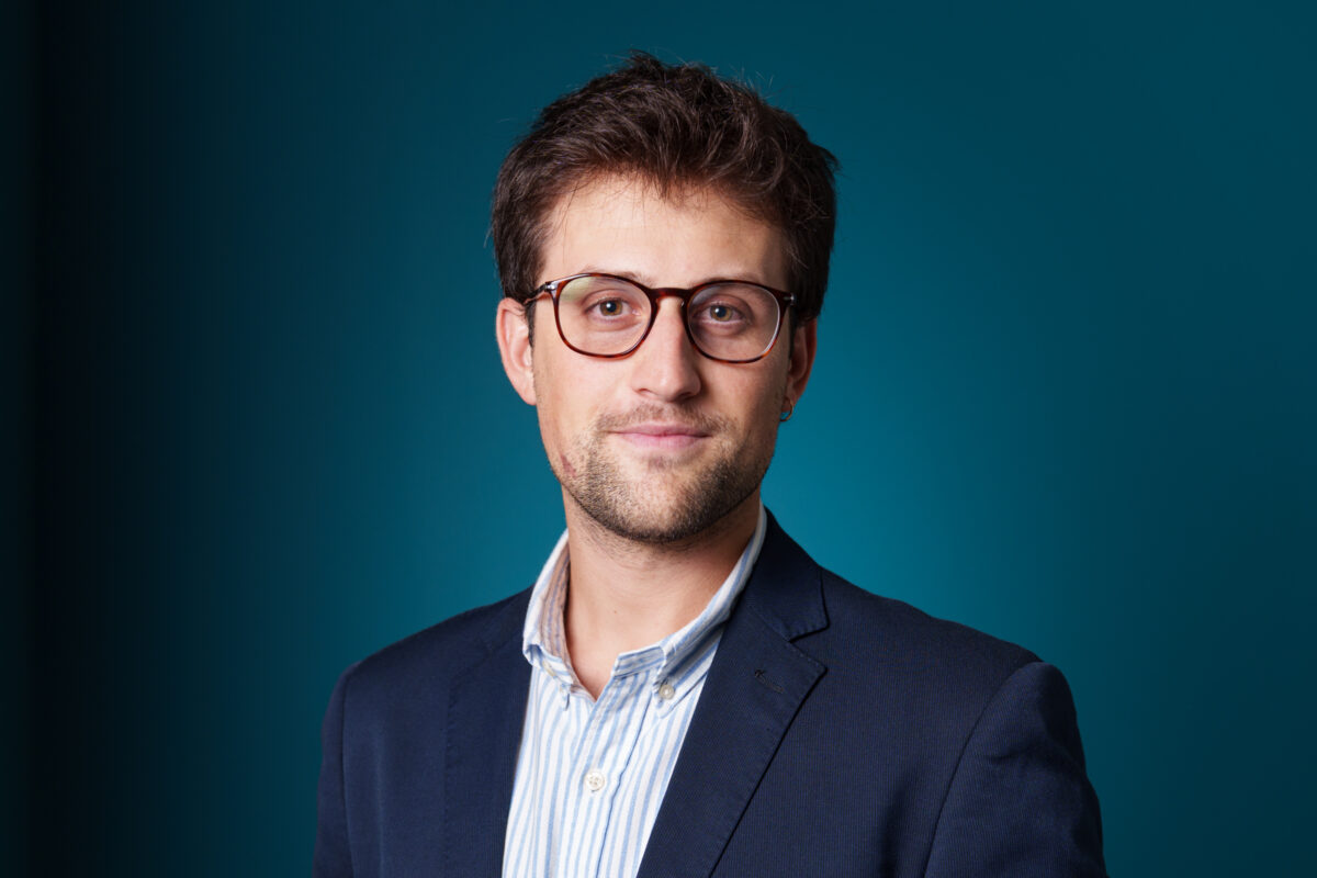 Bitcoin, la guerra scuote i prezzi: la moneta digitale cala subito, poi resiste. Investitori in allerta