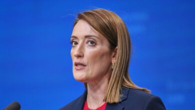 Abuso d’ufficio: quel reato cancellato dal governo Meloni che ora dovrà essere reintrodotto per volontà di Roberta Metsola