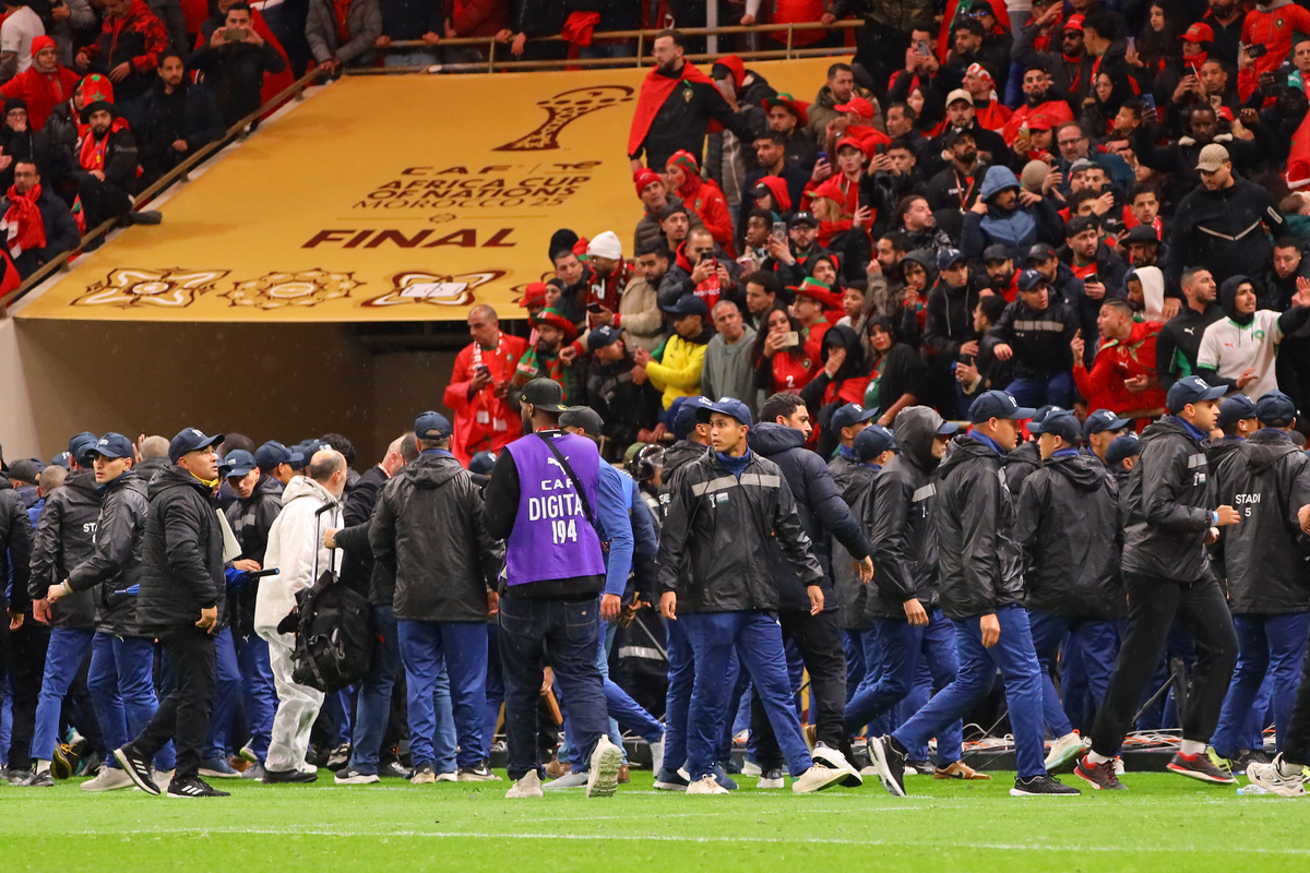 Coppa d’Africa, clamoroso: il Marocco è campione a tavolino. La folle notte di Rabat che rischia di spegnare la magia di “giocare a calcio”
