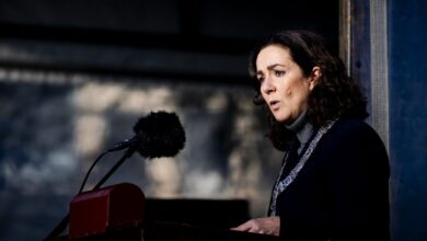 Amsterdam, esplosione davanti a una scuola ebraica. La sindaca Halsema: “Vile aggressione contro la comunità”. Un gruppo islamista avrebbe rivendicato l’attacco