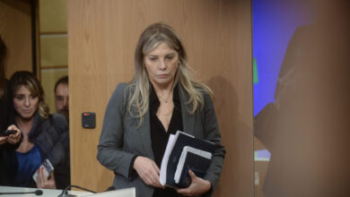 Bartolozzi riappare in pubblico accanto a Nordio, Lo Voi replica: “Il plotone saluta”. Scontro a distanza tra i due, ecco cos’è successo