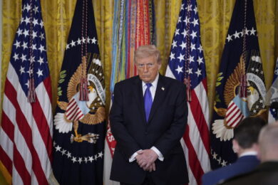 Iran, Trump alla Casa Bianca: “Teheran minaccia colossale per l’America, vinceremo facilmente”