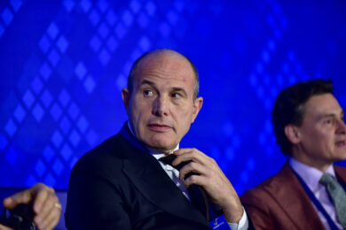 Iran, Noci: “Strappare le forniture energetiche alla Cina è il vero obiettivo di Trump. Ecco perché la chiusura dello stretto di Hormuz mette in ginocchio l’Italia”