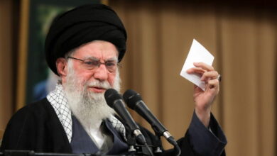 Iran, chi sarà il successore di Khamenei? Lo stratega militare: “Al potere un ‘falco radicale’ capace di prolungare la guerra. Ma l’ago della bilancia è la Russia”
