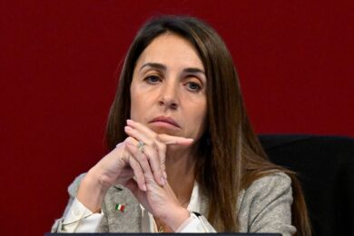 Elena Chiorino si dimette da vicepresidente della Regione Piemonte dopo il caso Delmastro. Ma resta assessore