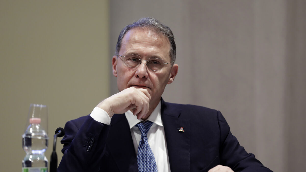 Incontro Cirielli-ambasciatore russo, il viceministro: “Tutto alla luce del sole, falso che Giorgia Meloni sia arrabbiata con me”. E le opposizioni chiedono le dimissioni Incontro Cirielli-ambasciatore russo, il viceministro: “Tutto alla luce del sole, falso che Giorgia Meloni sia arrabbiata con me”. E le opposizioni chiedono le dimissioni