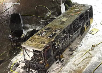 Svizzera, un passeggero di un bus si dà fuoco e provoca una strage: 6 morti e 5 feriti a Kerzers