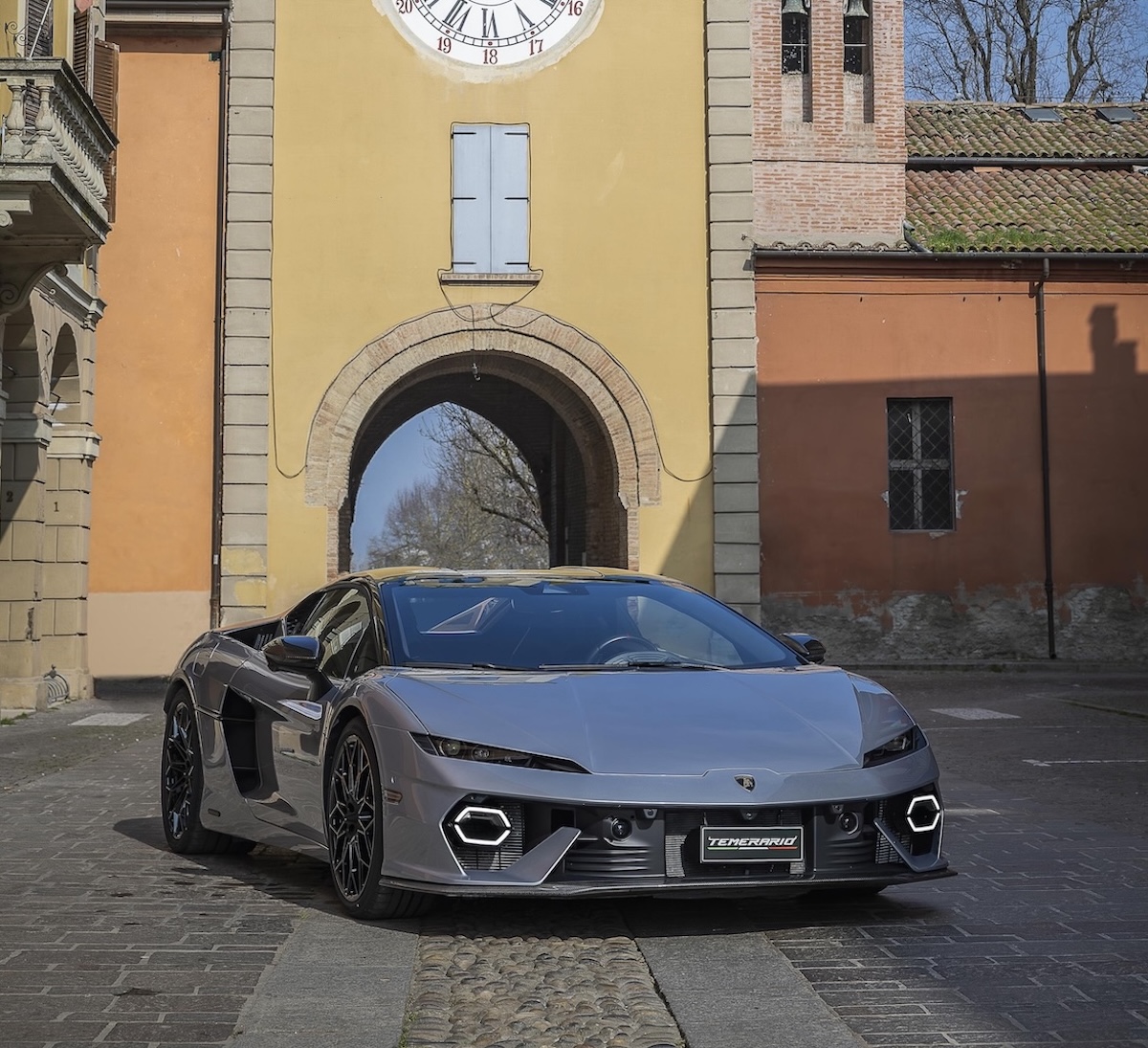 Lamborghini rinnova l’accordo con Sant’Agata: 5 progetti sociali