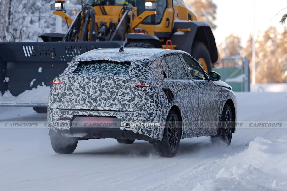 Nuova Lancia Gamma 2026: prime foto del crossover italiano