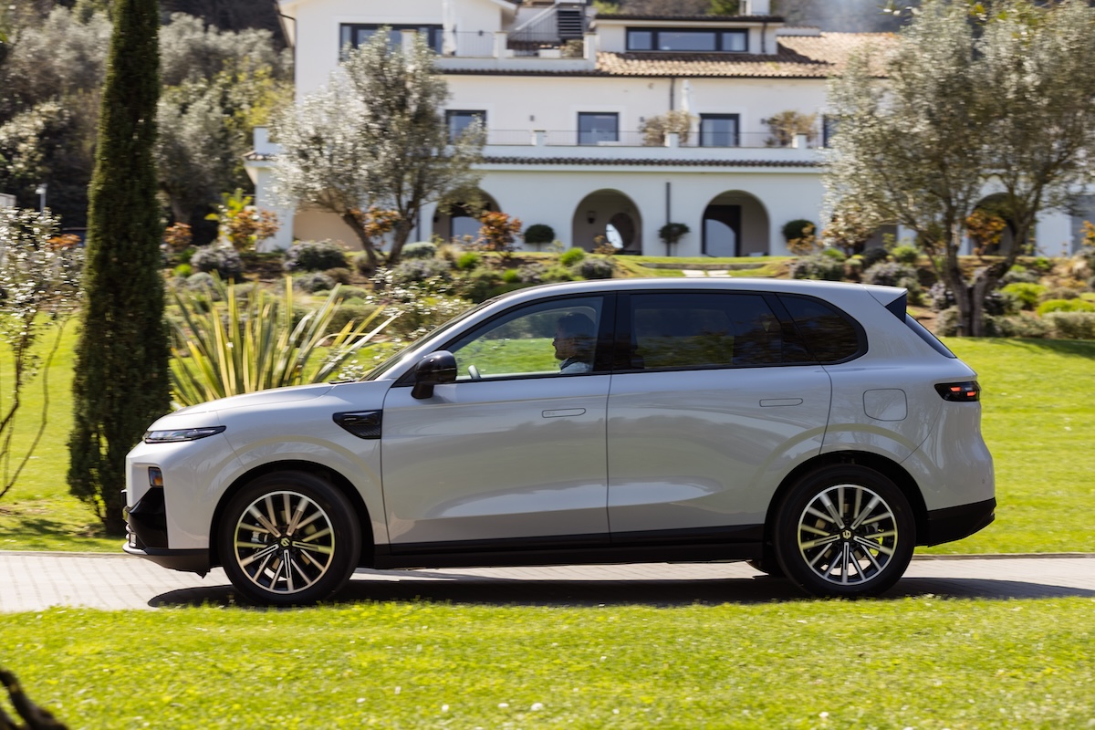 Leapmotor B10 REEV Hybrid, il SUV compatto sfida il mercato