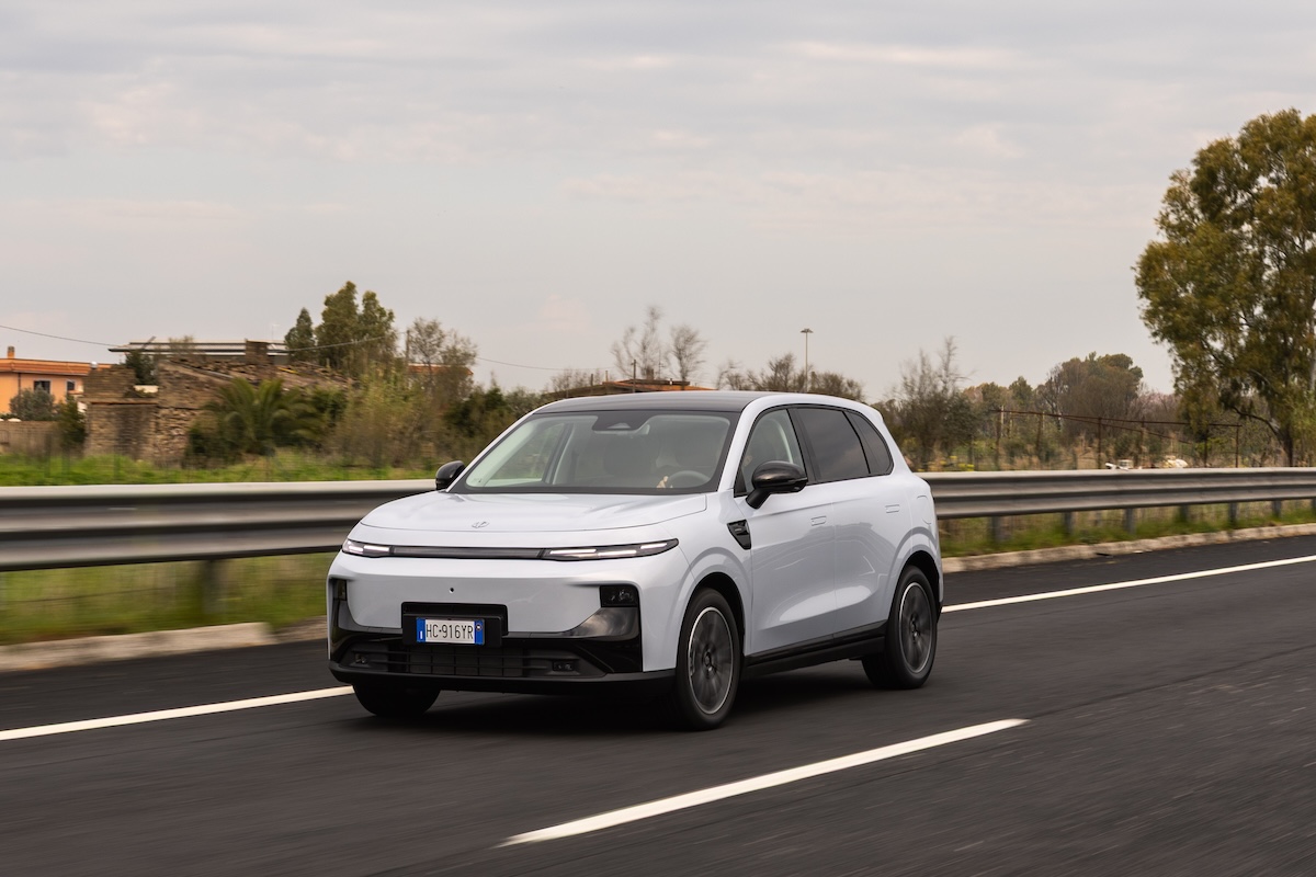 Leapmotor B10 REEV Hybrid, il SUV compatto sfida il mercato