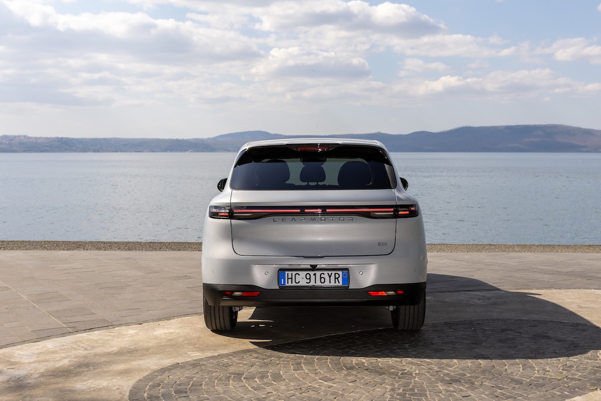 Leapmotor B10 REEV Hybrid, il SUV compatto sfida il mercato