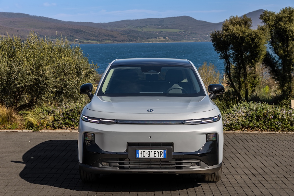 Leapmotor B10 REEV Hybrid, il SUV compatto sfida il mercato