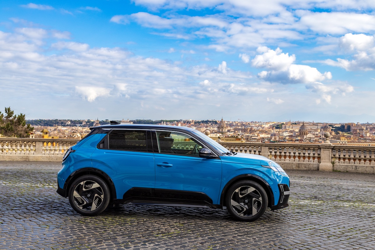 Nissan MICRA elettrica torna in Italia e riaccende una leggenda