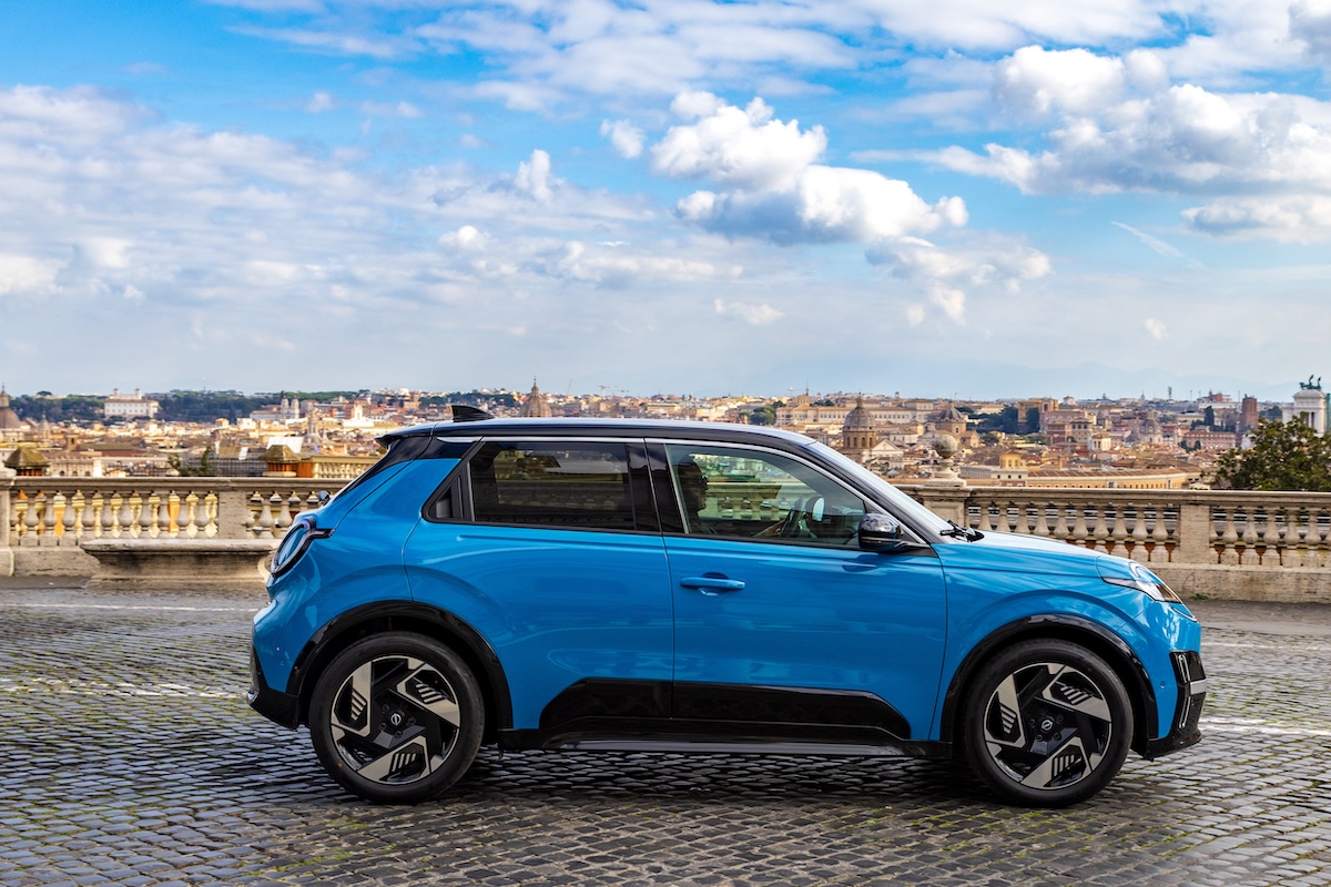 Nissan MICRA elettrica torna in Italia e riaccende una leggenda