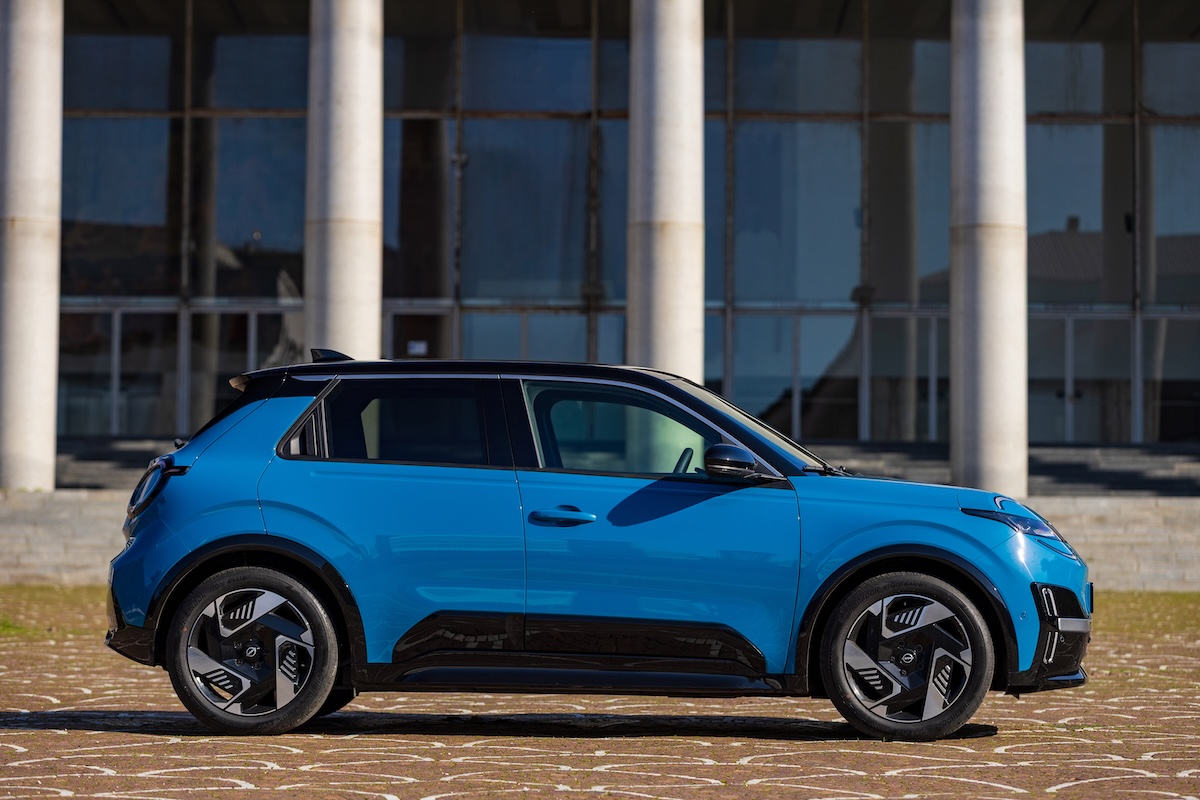 Nissan MICRA elettrica torna in Italia e riaccende una leggenda