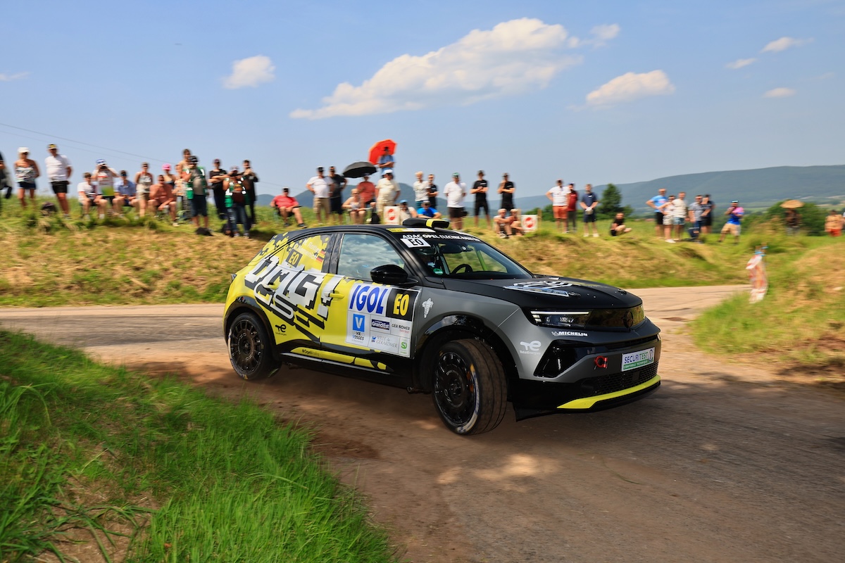 Opel accende il rally elettrico: Mokka GSE Rally debutta nel 2026