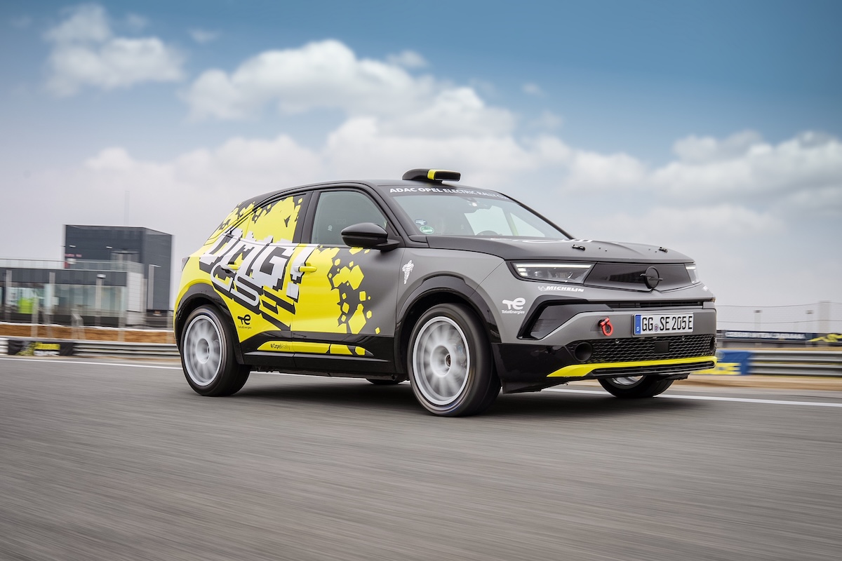 Opel accende il rally elettrico: Mokka GSE Rally debutta nel 2026