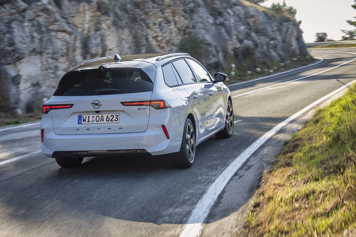 Opel Astra e Astra Sports Tourer, cambia tutto nella gamma
