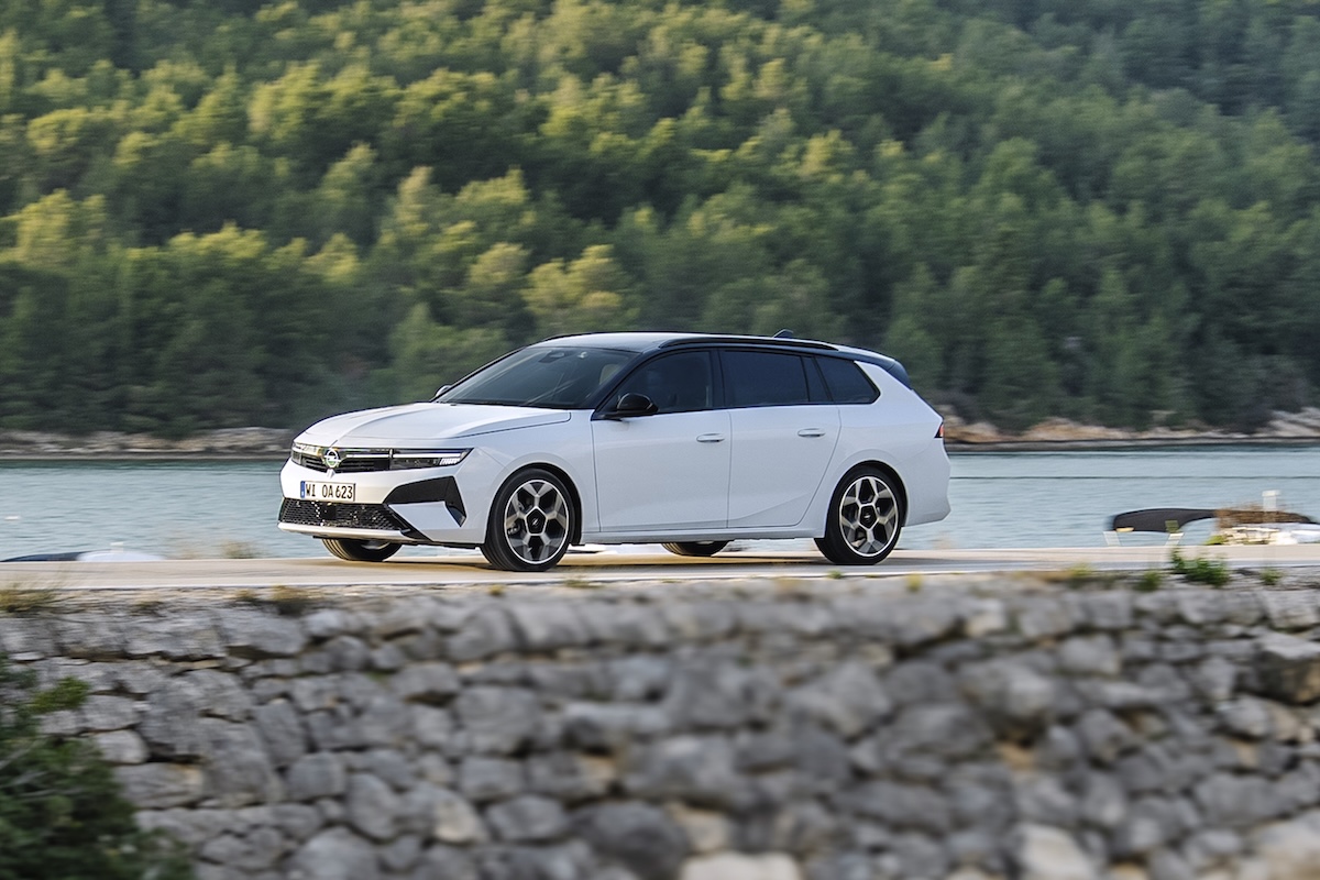 Opel Astra e Astra Sports Tourer, cambia tutto nella gamma