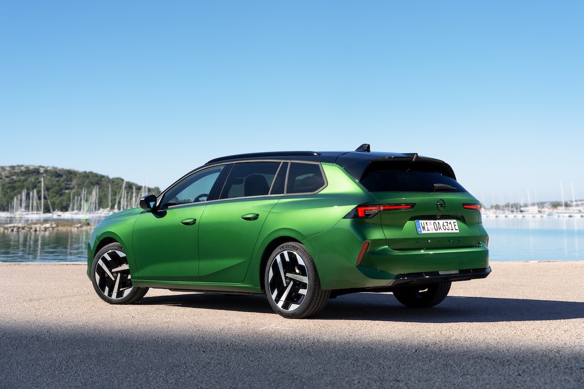 Opel Astra e Astra Sports Tourer, cambia tutto nella gamma