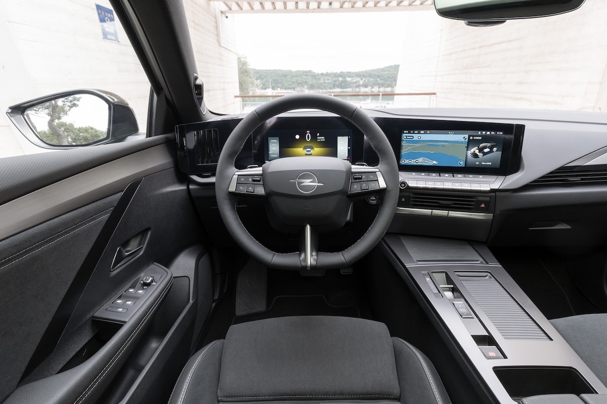 Opel Astra e Astra Sports Tourer, cambia tutto nella gamma