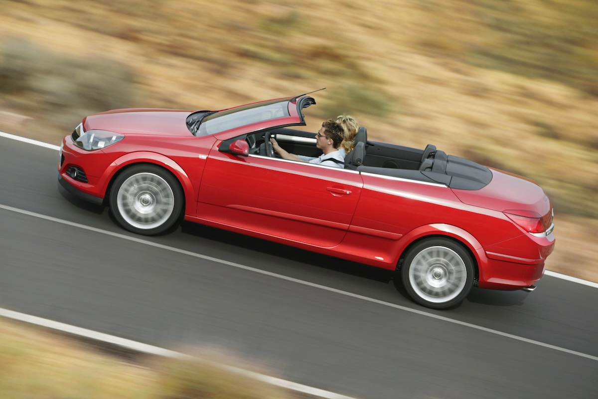 Opel Astra TwinTop, la cabrio-coupé che debuttò a Ginevra 2006