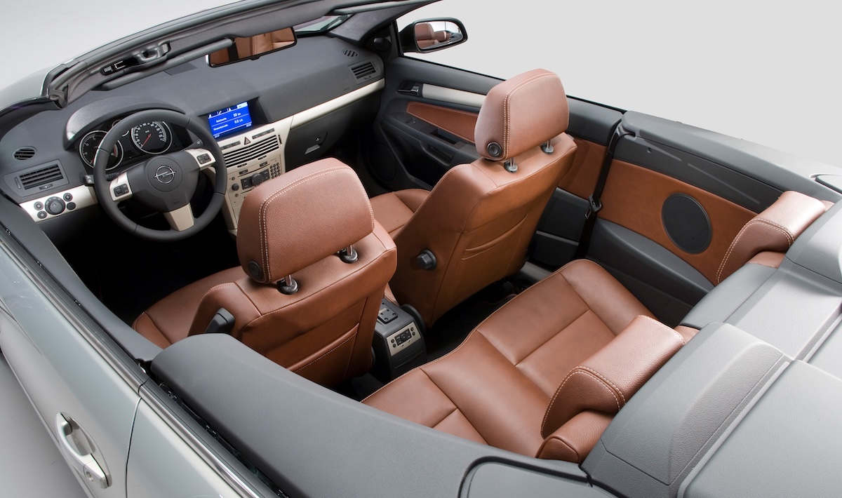 Opel Astra TwinTop, la cabrio-coupé che debuttò a Ginevra 2006