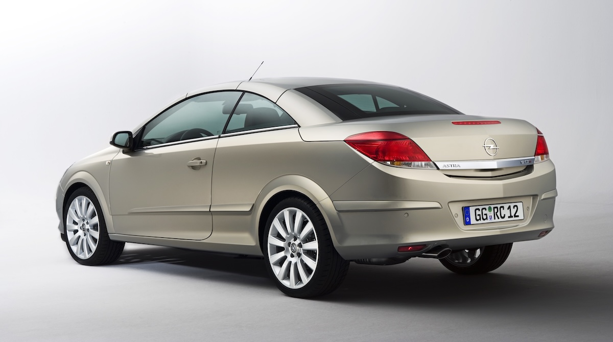 Opel Astra TwinTop, la cabrio-coupé che debuttò a Ginevra 2006