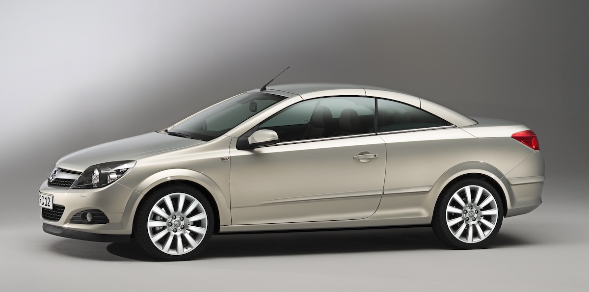 Opel Astra TwinTop, la cabrio-coupé che debuttò a Ginevra 2006