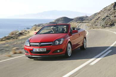 Opel Astra TwinTop, la cabrio-coupé che debuttò a Ginevra 2006