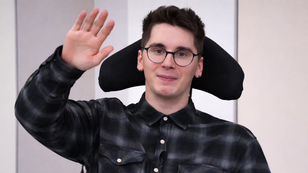 Paolo Sarullo, dal coma a Sanremo: “Non si molla”. E ora il suo sogno è incontrare Papa Leone. Ecco chi è Paolo Sarullo, dal coma a Sanremo: “Non si molla”. E ora il suo sogno è incontrare Papa Leone. Ecco chi è