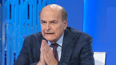 Bersani ai giovani: “Ribellatevi, muovetevi. Noi vi diamo una mano”