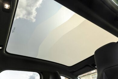 Renault Symbioz, Solarbay porta il tetto intelligente nel segmento C