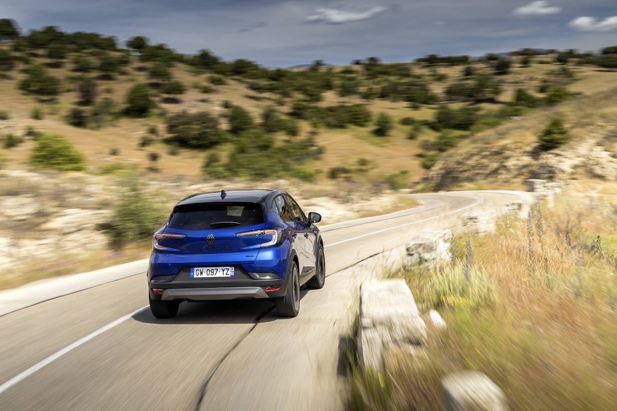 Renault Captur 2026 cambia volto e spinge sul full hybrid Renault Captur 2026 cambia volto e spinge sul full hybrid