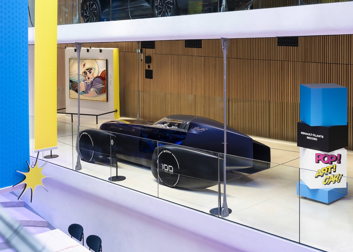 Renault Pop Art Car accende gli Champs-Élysées fino al 26 aprile