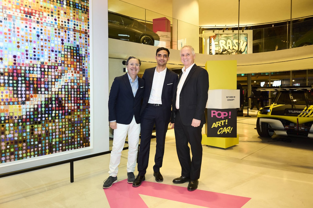 Renault Pop Art Car accende gli Champs-Élysées fino al 26 aprile