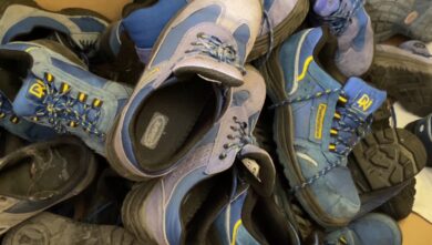 Poste Italiane, “Scarpa vecchia fa buon gioco”: dalle calzature dei portalettere nascono pavimenti antitrauma per i bambini