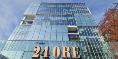 Il Sole 24 Ore chiude il 2025 in utile per 4 milioni: cassa positiva e spinta su AI, tv e podcast